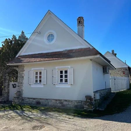 Ko, Es Kavics Vendeghazak Apartmán *