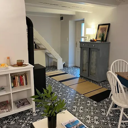 Apartman Ko, Es Kavics Vendeghazak Köveskál