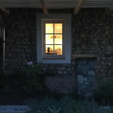 Ko, Es Kavics Vendeghazak * Köveskál